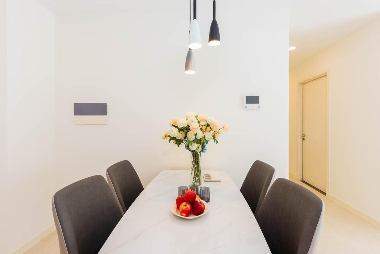 Genius Apartment River Gate Center Хошимин Экстерьер фото