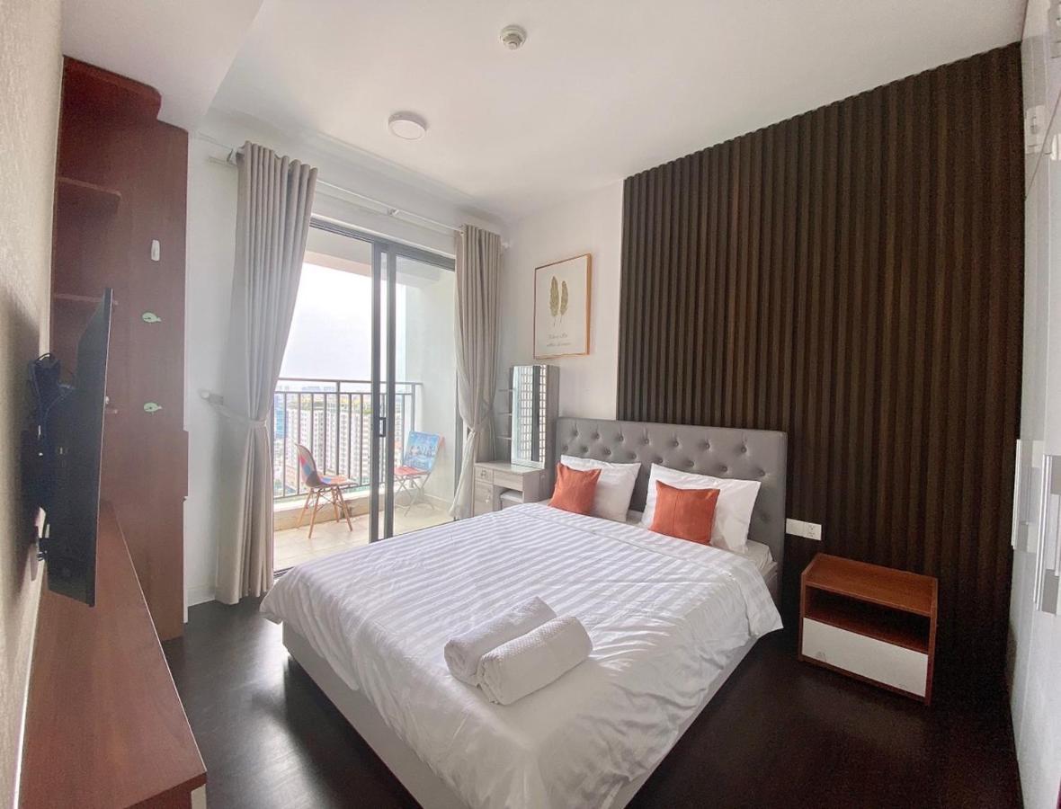 Genius Apartment River Gate Center Хошимин Экстерьер фото