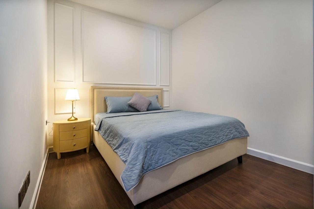 Genius Apartment River Gate Center Хошимин Экстерьер фото