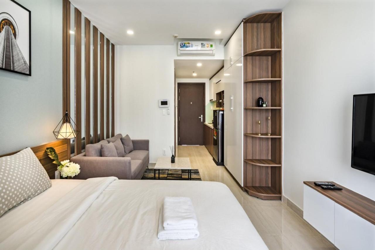 Genius Apartment River Gate Center Хошимин Экстерьер фото
