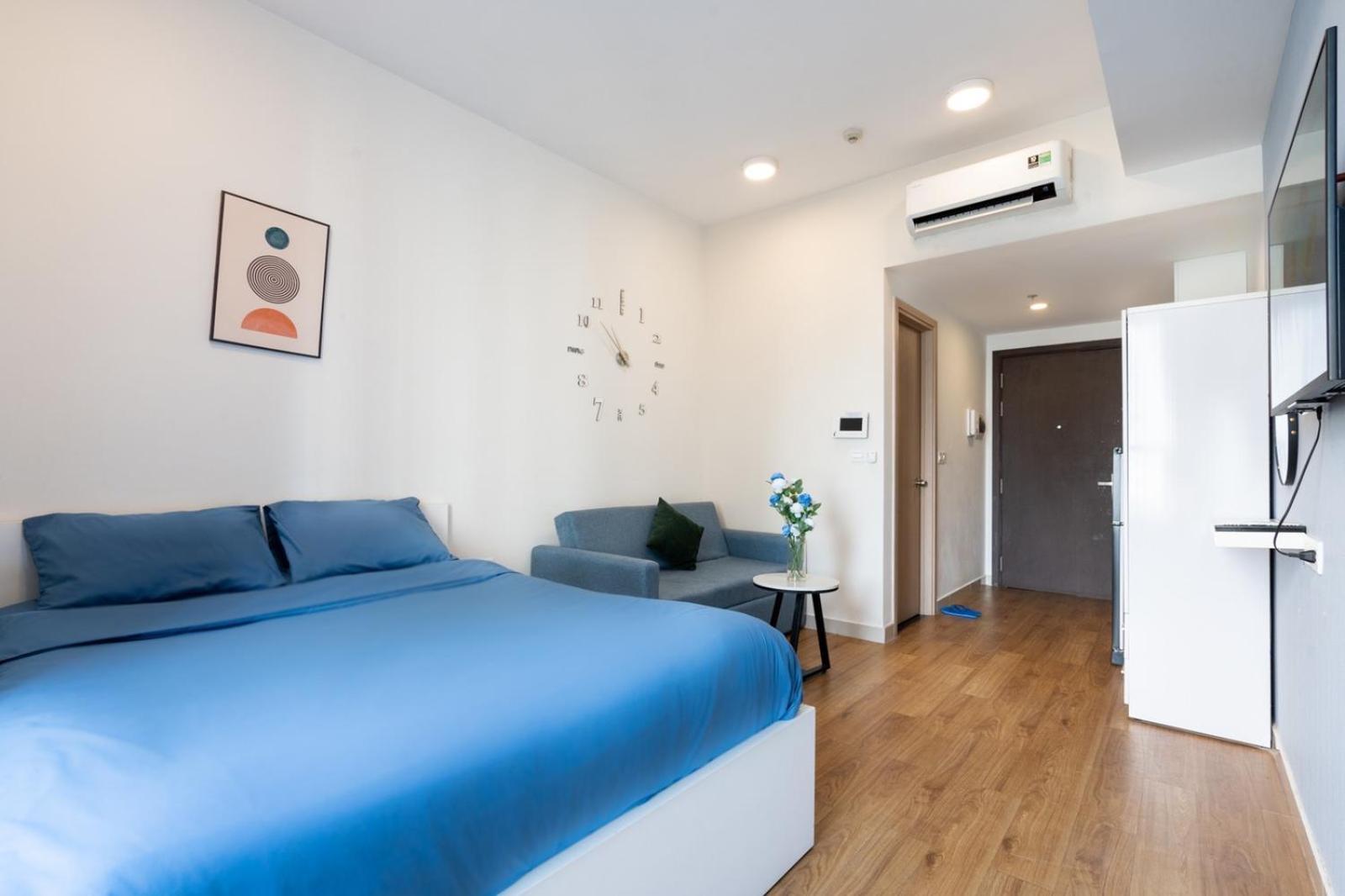 Genius Apartment River Gate Center Хошимин Экстерьер фото