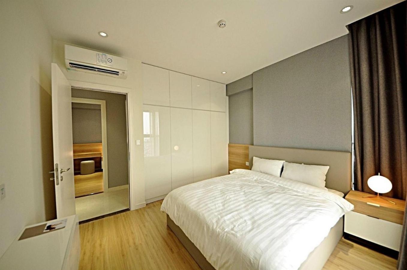 Genius Apartment River Gate Center Хошимин Экстерьер фото